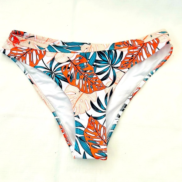 Beachsissi~Bikini / Tropical Leaf Print - Picture 5 of 13